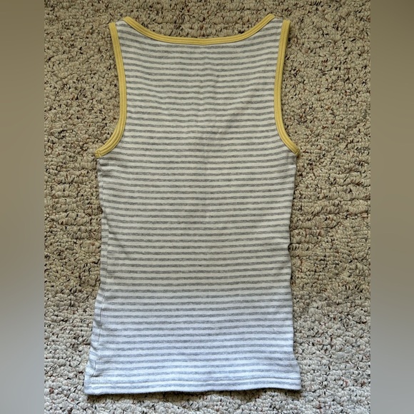 Uniqlo Henley neck tank top - Picture 3 of 4